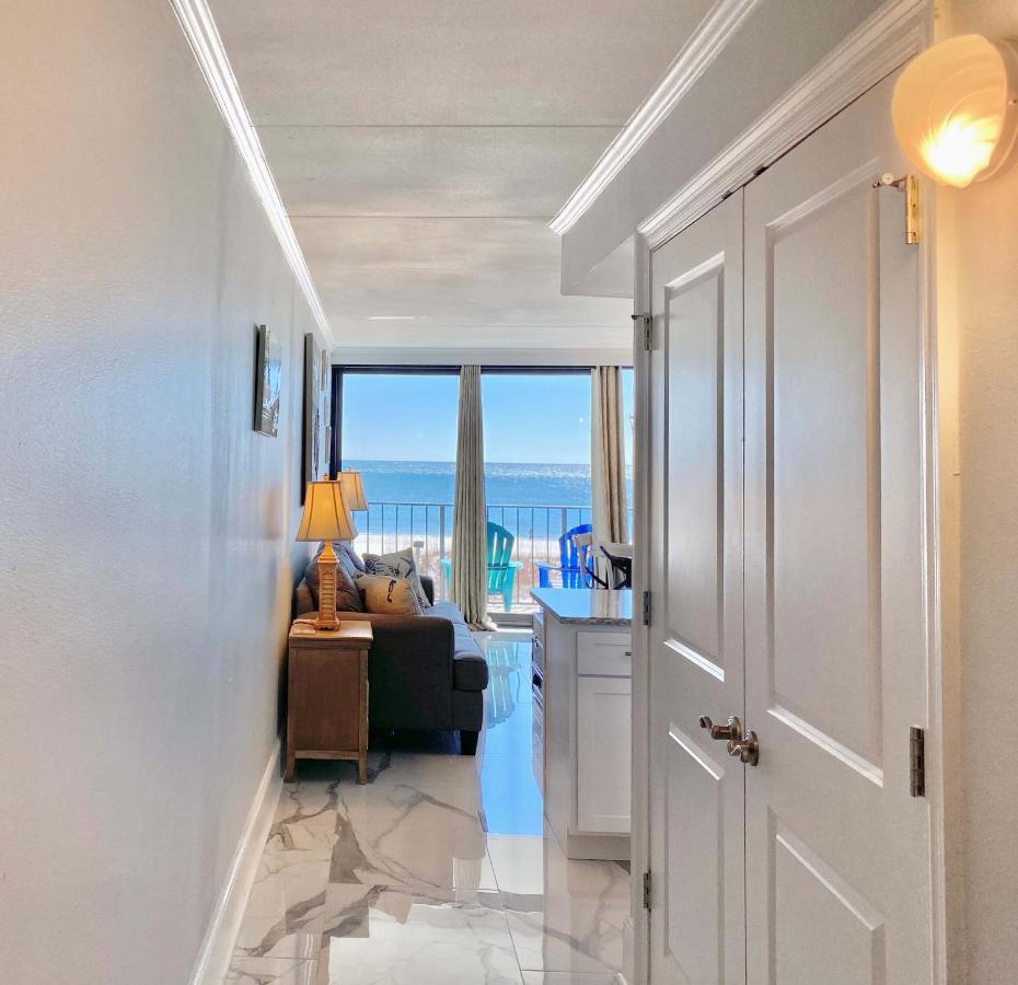 Island Winds East 202 By Albvr - Beautifully Renovated Beachfront Condo & Steps Away From Hangout & More! Gulf Shores Exterior photo