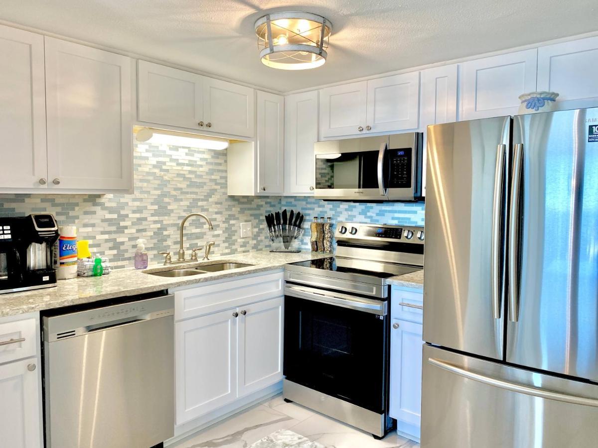 Island Winds East 202 By Albvr - Beautifully Renovated Beachfront Condo & Steps Away From Hangout & More! Gulf Shores Exterior photo