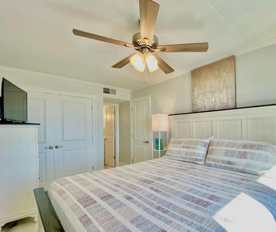 Island Winds East 202 By Albvr - Beautifully Renovated Beachfront Condo & Steps Away From Hangout & More! Gulf Shores Exterior photo