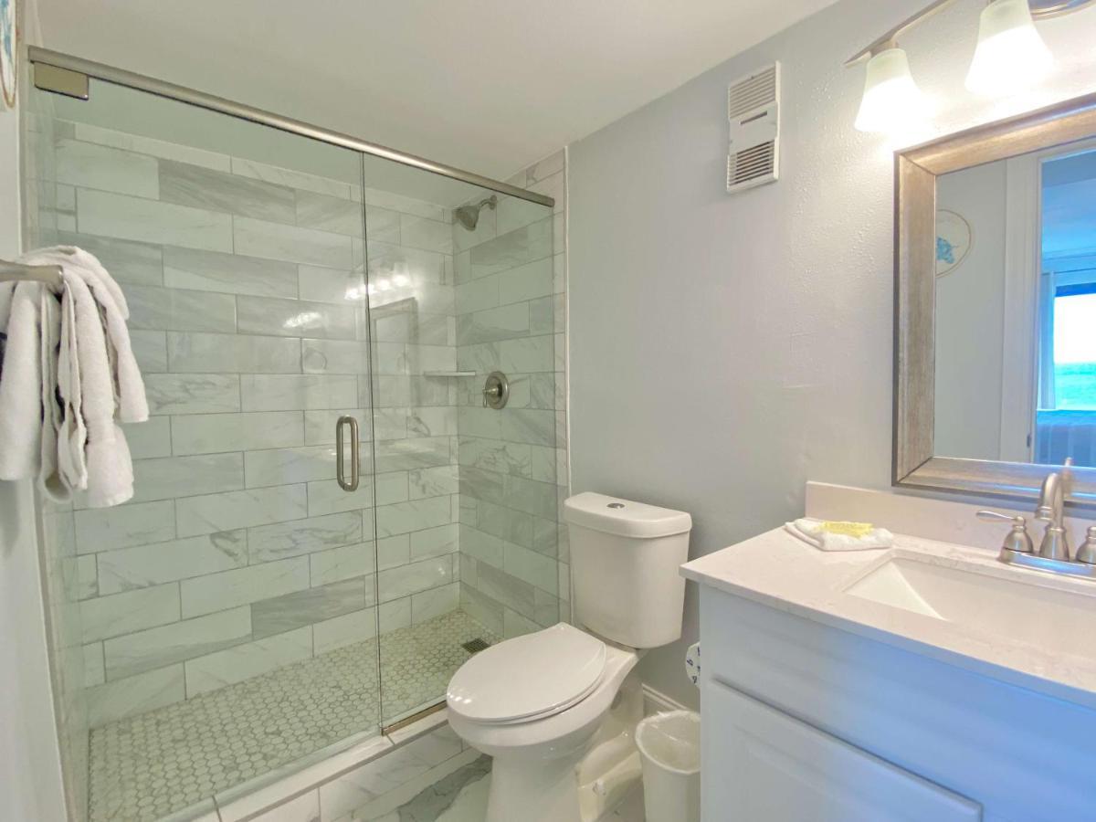 Island Winds East 202 By Albvr - Beautifully Renovated Beachfront Condo & Steps Away From Hangout & More! Gulf Shores Exterior photo
